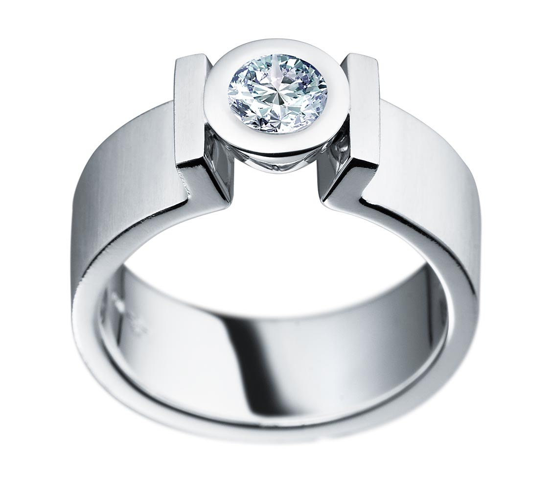 Diamantring schlicht Produktaufnahme Diamantring schlicht Produktaufnahme